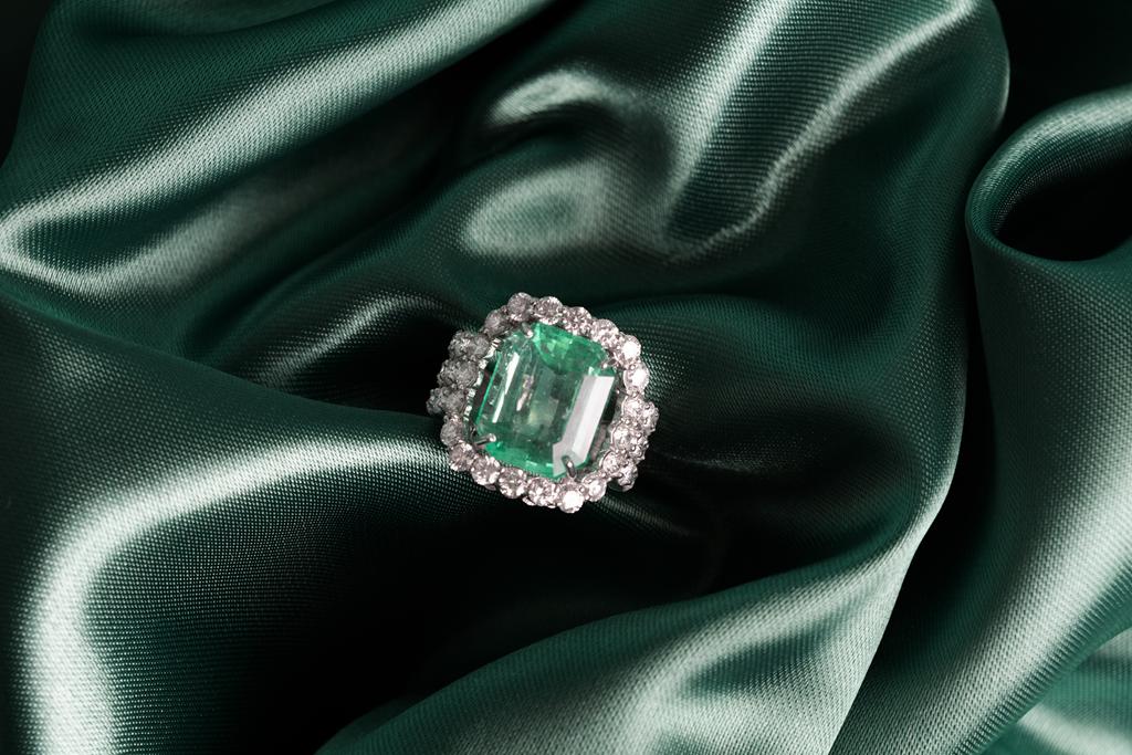 Anel Esmeralda Colombiana Octogonal — Colômbia Emerald — Isabel Oliveira