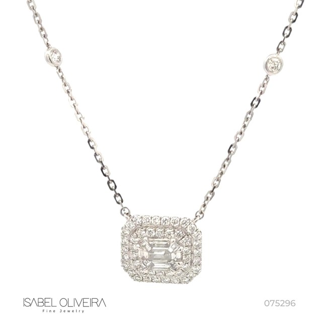 [075296] Colar 9 Diamantes 0,34ct 50 Brilhantes 0,81ct Corrente Pastilha 43cm 5,27g Ouro Branco 18k - Coleção Onassis