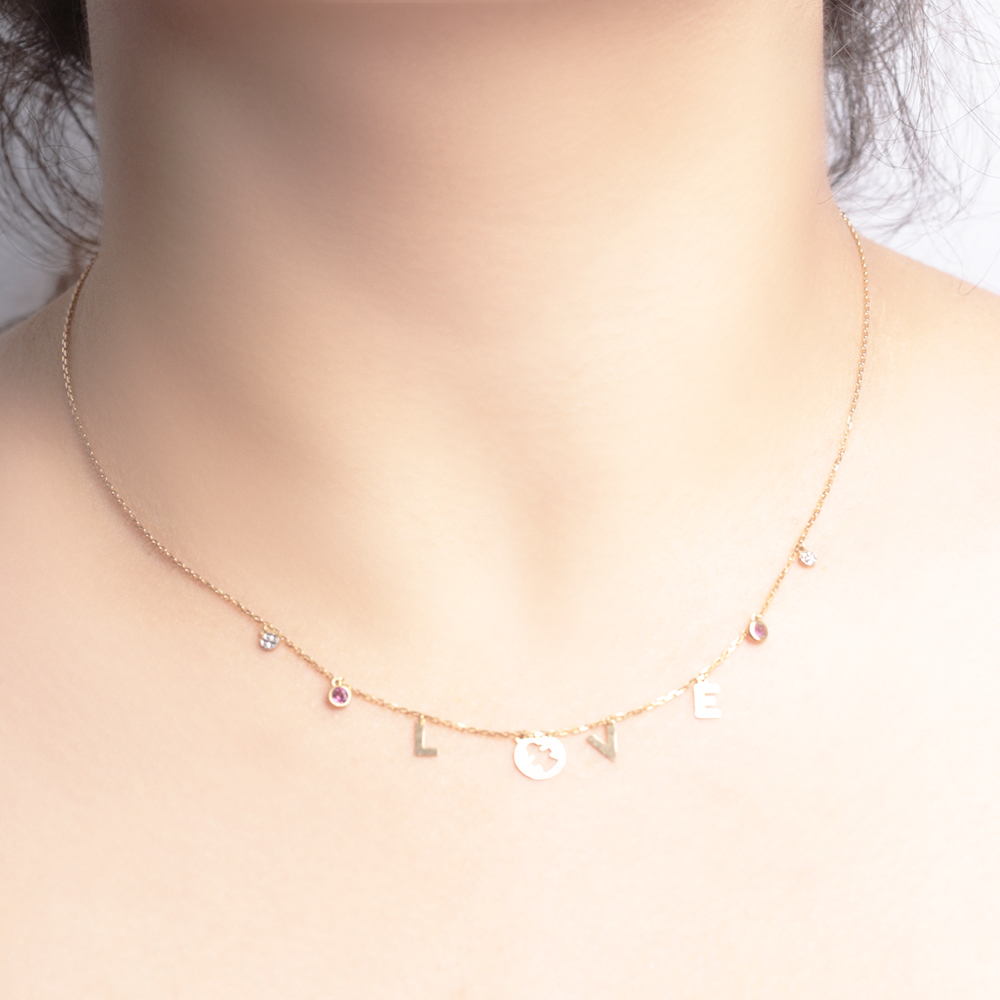 Colar Love Pingente Menina Vazada 1 Rodolita 1 Ametista 43cm com Extensor 2,40g Ouro Amarelo 18k - Coleção Mães e Filhos