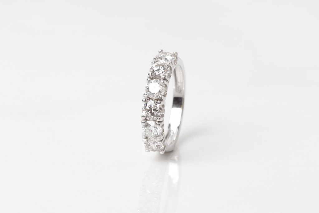 [073044] 30-Meia Aliança 6 Brilhantes 1,93ct H VVS 4,67g Ouro Branco 18k - Coleção Soulmates
