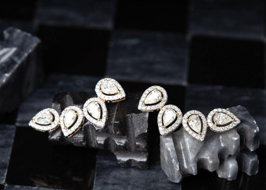 Earcuff 8 Diamantes Gota 1,28ct 136 Brilhantes 0,59ct 4,55g Ouro Amarelo e Branco 18k - Coleção Laisa