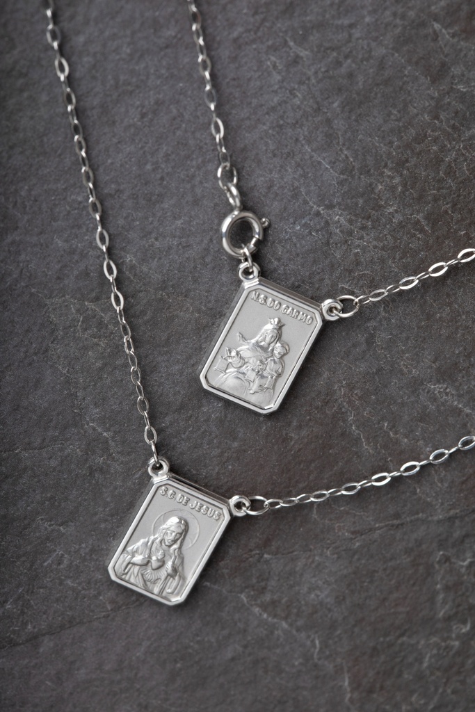 [062037] ESCSI60BP-Escapulário Face Simples Retangular 9x12mm Sagrado Coração de Jesus e Nossa Sra Carmo Corrente Cartier 60cm 2,0g Ouro Branco 18k - Coleção Escapulário