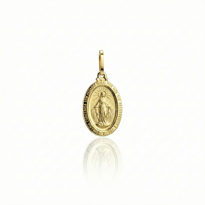 [065824] M-MEDALHA OVAL NOSSA SENHORA DAS GRACAS 15X11MM 1G OURO AMARELO 18K - COLEÇAO FE SANTOS