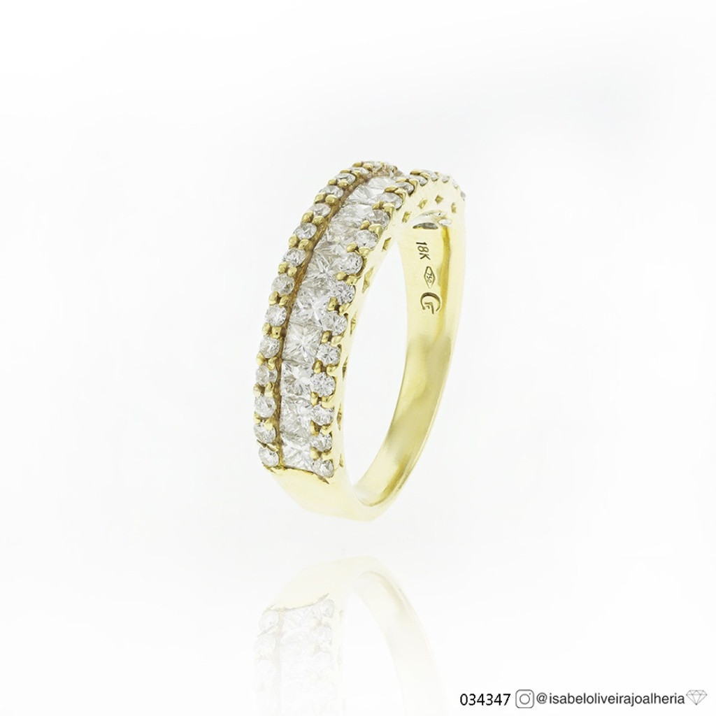 Meia Alianca 13 Princess 0,79ct 34 Brilhantes 0,44ct Cor H VS2 4,40g Ouro Amarelo 18k - Coleção Onassis