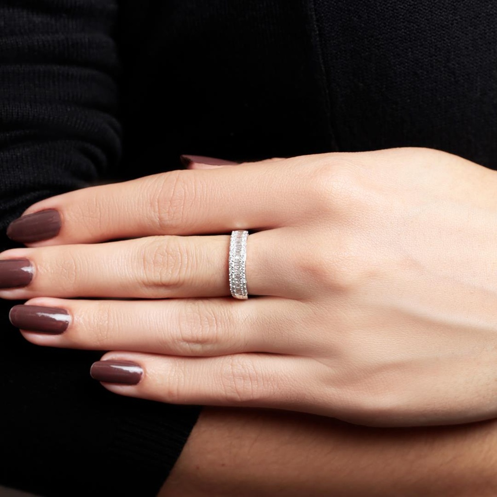 [070650] Meia Aliança 28 Brilhantes 0,31ct Diamantes Trapézio 0,15ct 1,92g Ouro Branco 18k - Coleção Soulmates