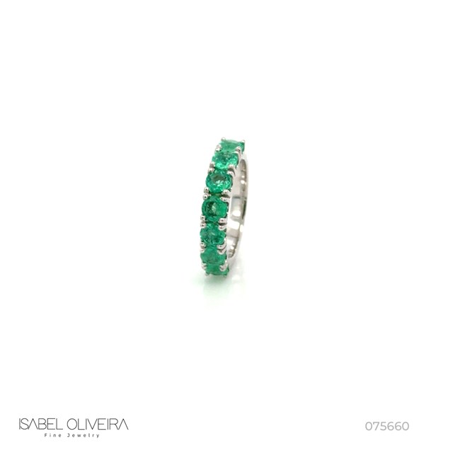 Meia Aliança 7 Esmeraldas Colombianas Redonda 1,41CT 4,23G Ouro Branco 18K - Coleçao Colombia Emerald