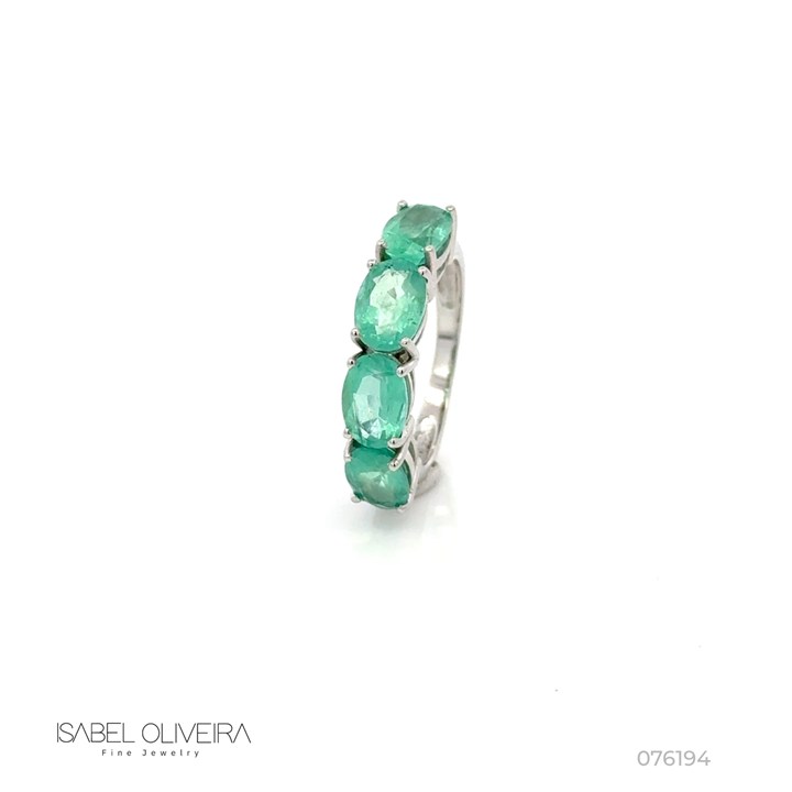 Meia Aliança Dedinho 4 Esmeraldas Brasileiras Ovais 2,88CT 3,04G Ouro Branco 18K - Coleçao Brazilian Emerald