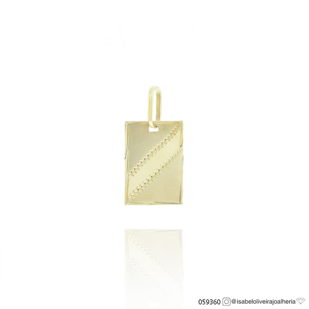 [059360] Pingente Placa Fosca com Faixa 18mm 0,70g Ouro Amarelo 18k - Coleção Fe Misticos