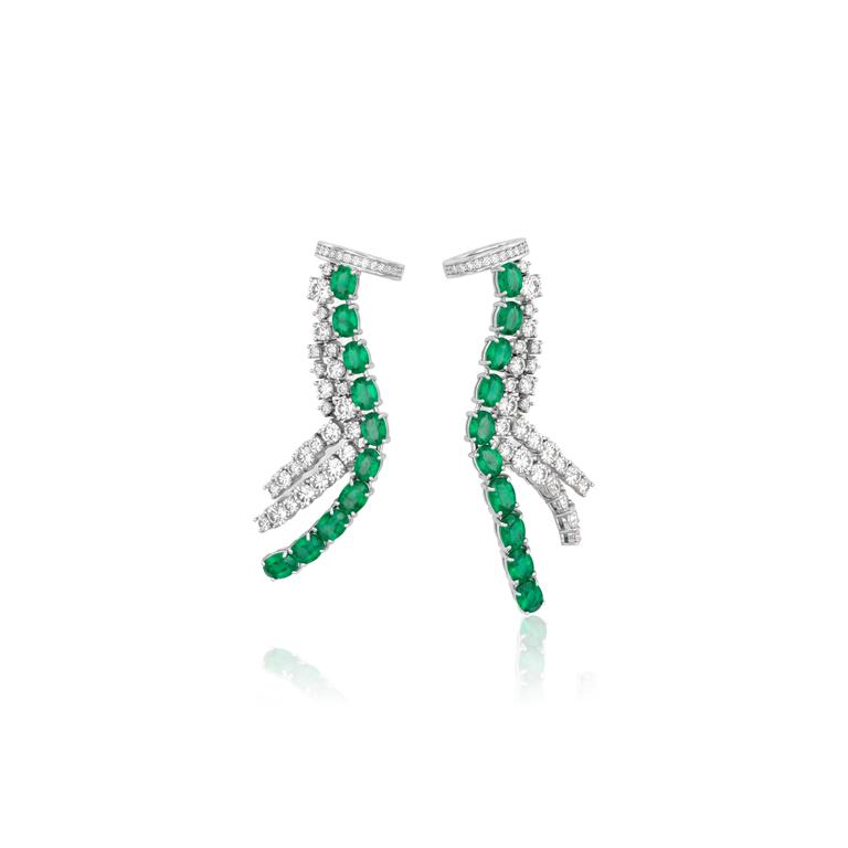 [074610] EARCUFF 20 Esmeraldas Brasileiras Ovais 7,19ct com Diamantes em Ouro Branco 18k