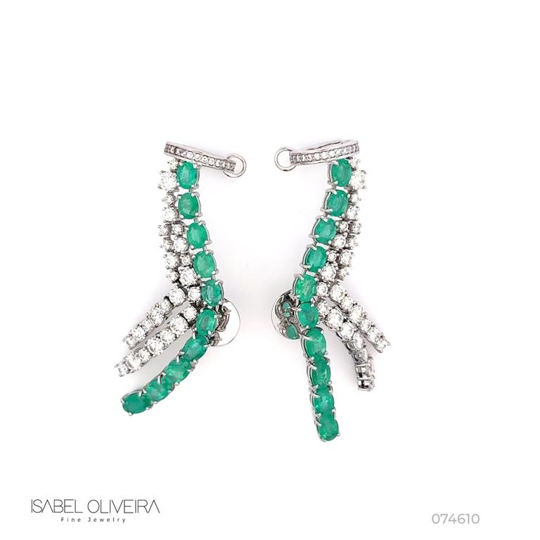 Earcuff 20 Esmeraldas Brasileiras Oval 7,19CT 82 Brilhantes 4,55CT H VS2 19,59G Ouro Branco 18K - Coleçao Brazilian Emerald