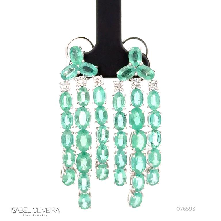 Brinco Longo 3 Fileiras Esmeraldas Brasileiras Oval 18,99CT 6 Brilhantes 0,66CT H VS2 19,86G Ouro Branco 18K - Coleçao Brazilian Emerald