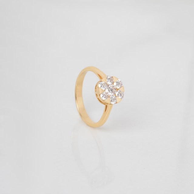 [074635] Anel Botão 10mm com 7 Diamantes 0,82ct em Ouro Amarelo 18k