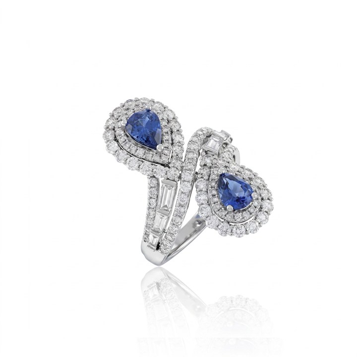 [070992] Anel 2 Safiras Azul Gota 1,62ct 103 Brilhantes 1,31ct 6,14g 40cm Ouro Branco 18k - Coleção Thalassa