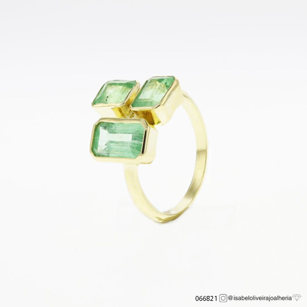 Anel 3 Esmeraldas Colombianas 3,60CT Meia Cana 4,75G Ouro Amarelo 18K - Coleçao Colombia Emerald