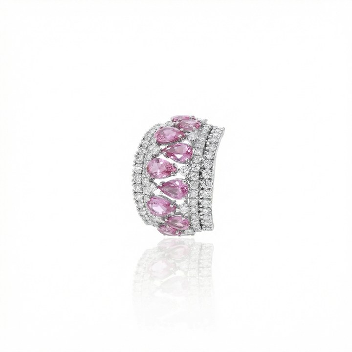 [070993] Anel 9 Safiras Rosa Gota 3,16ct 75 Brilhantes 1,39ct 7,79g Ouro Rose 18k com Ródio Branco - Coleção True Colors