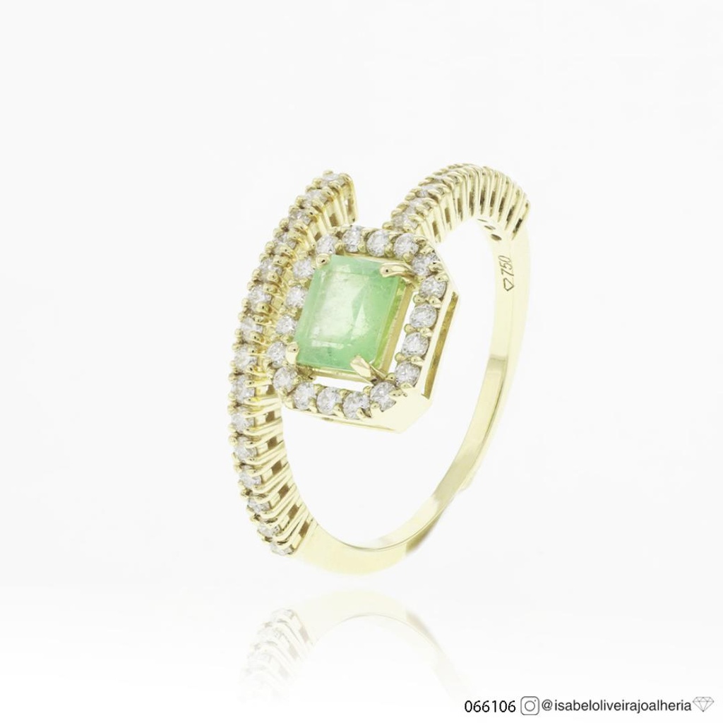 Anel Aberto Esmeralda Colombiana Octogonal 0,65CT 43 Brilhantes 0,51CT G VS1 3,84G Ouro Amarelo 18K - Coleçao Colombia Emerald