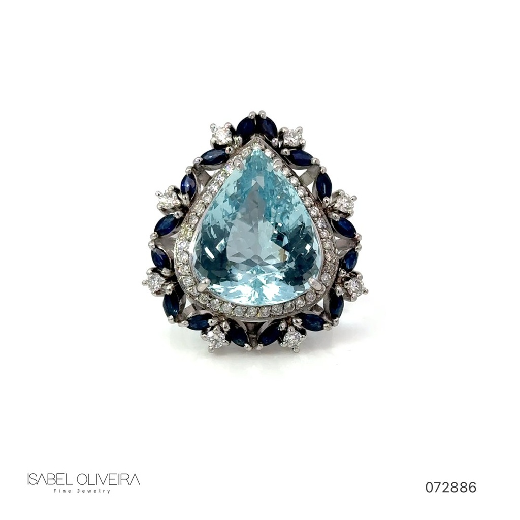 Anel Água Marinha 14,75ct Safiras Navetes 0,87ct 39 Brilhantes 0,45ct 19,84g Ouro Branco 18k