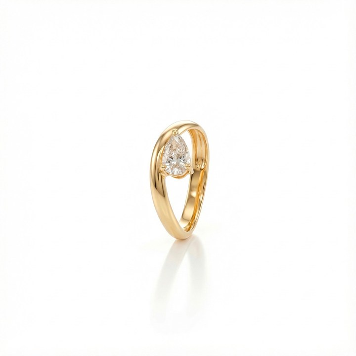 [075602] Anel Bombê com Diamante Gota 0,50ct J i1 2,11g Ouro Amarelo 18k - Certificado GIA 7493286595 - Coleção Only You