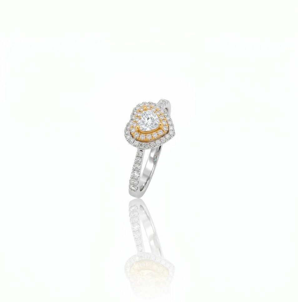 [075283] Anel Diamante Coração 0,36ct 53 Brilhantes 0,34ct 2,57g Ouro Branco e Amarelo 18k - Coleção Laisa