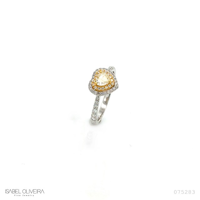 Anel Diamante Coraçao 0,36CT 53 Brilhantes 0,34CT 2,57G Ouro Branco e Amarelo 18K - Coleçao Laisa