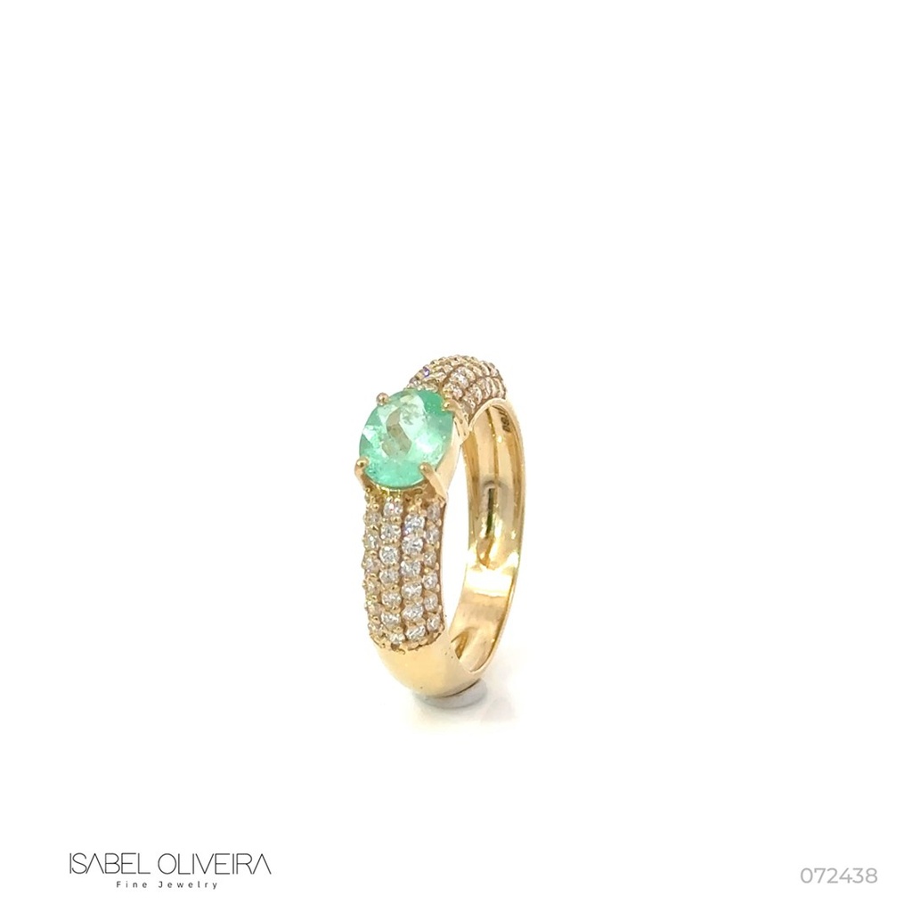 Anel Esmeralda Colombiana Oval 0,82CT 5 Fileiras Pave 62 Brilhantes 0,59CT G VS1 3,90G Ouro Amarelo 18K - Coleçao Colombia Emerald