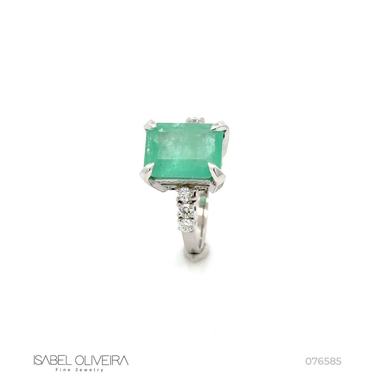 [076585] Anel Esmeraldas Colombianas Retangular 4,61ct com Diamantes em Ouro Branco 18k