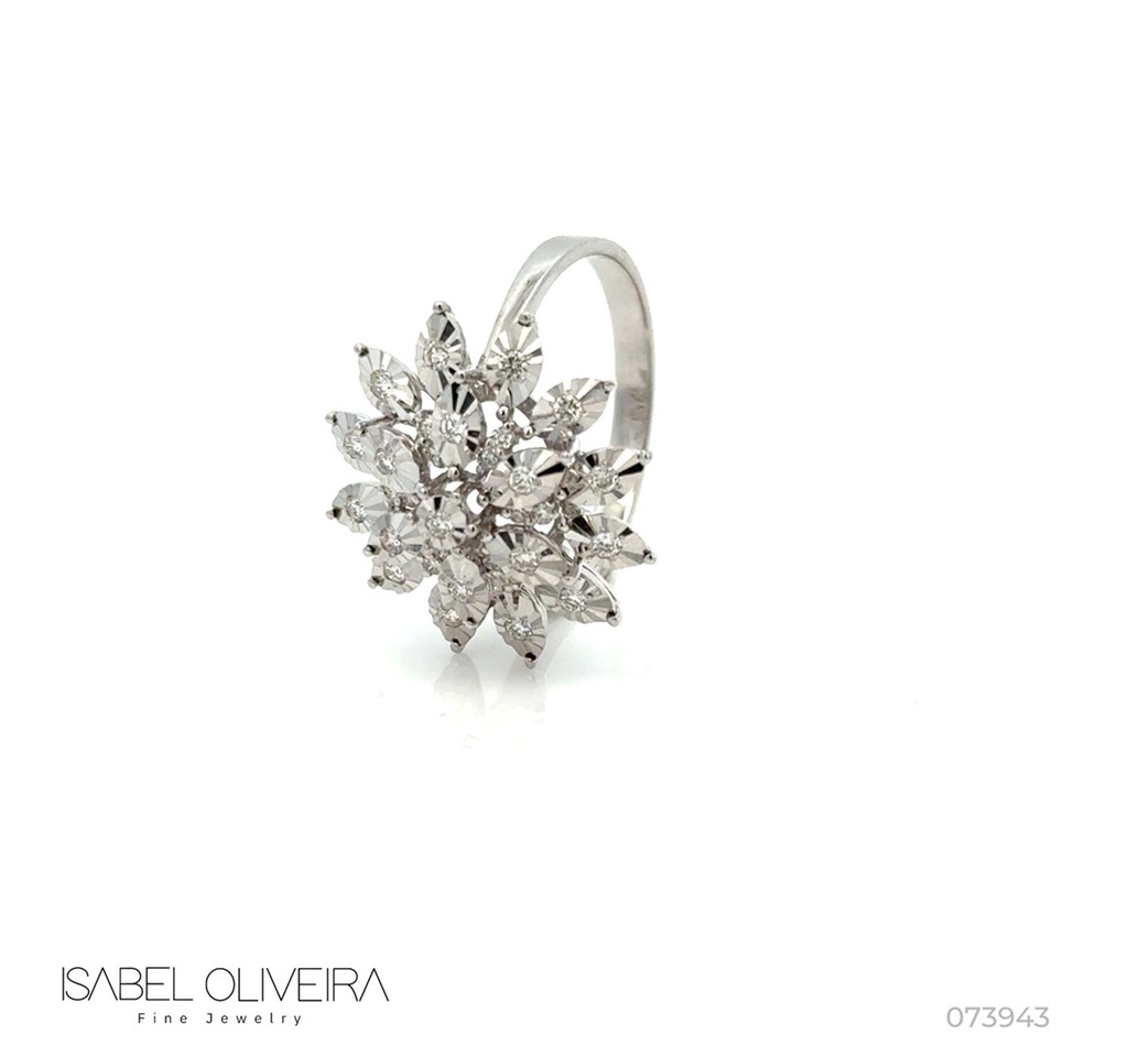 Anel Flor 31 Brilhantes 0,34CT 4,46G Ouro Branco 18K - Coleçao Laisa