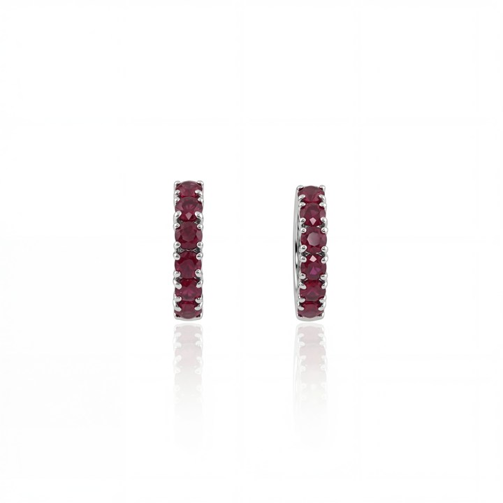 [059720] ARG01RUBBG-Argola 13 mm Diâmetro Fio Quadrado 1,50mm 1 Fileira com Meia Cravação 12 Rubis 0,99ct 2,82g Ouro Branco 18k - Coleção Argolas Fashion