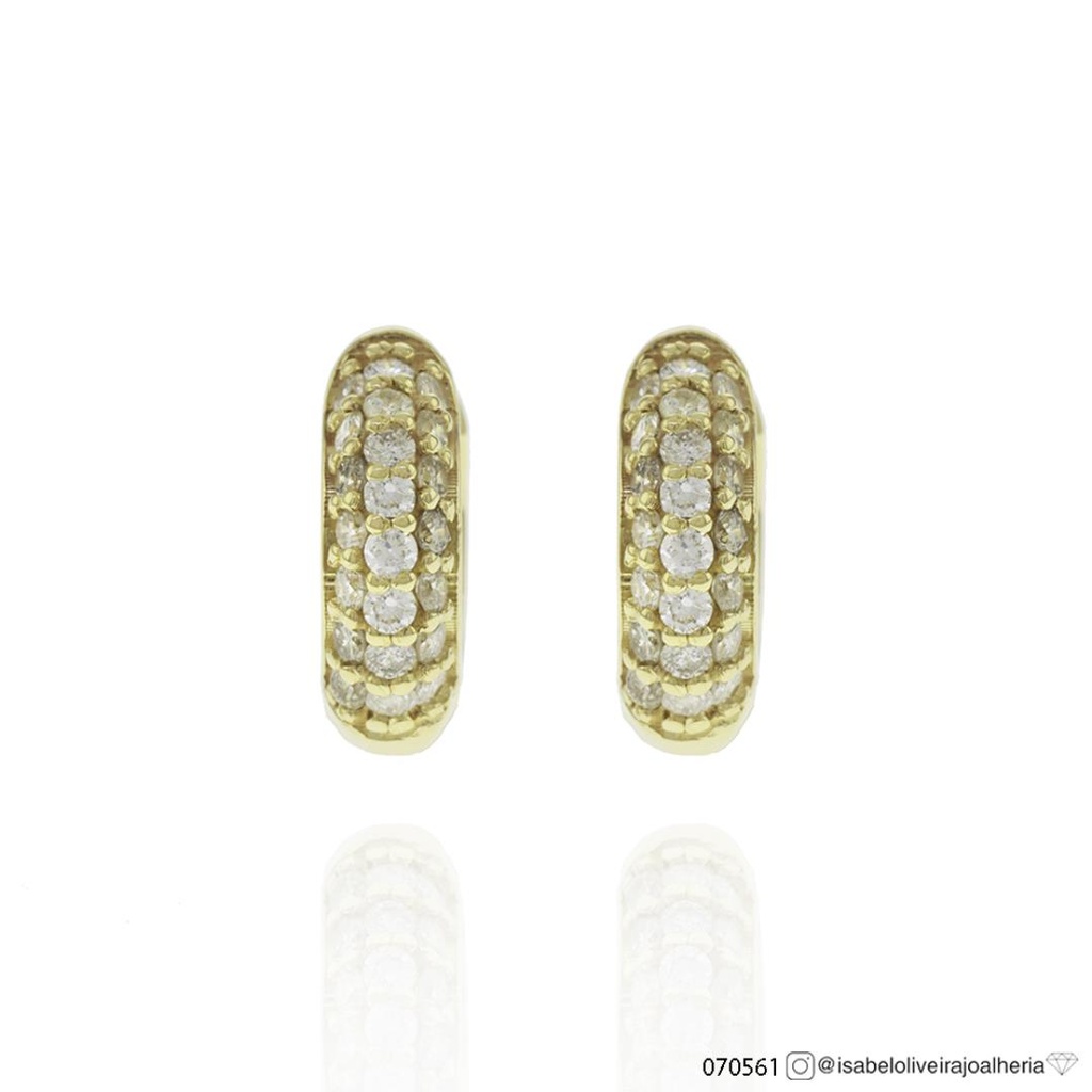 ARG03BRIAM-ARGOLA 12MM DIAMETRO MEIA CANA 3 FILEIRAS PAVE MEIA CRAVAÇAO EXTERNA 44 BRILHANTES 0,45CT H SI1 2,45G OURO AMARELO 18K - ARGOLAS FASHION