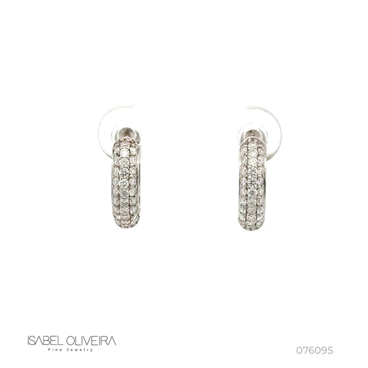 [076095] ARG03BRIBG-Argola 15mm Diâmetro Meia Cana 3 Fileiras Pavê Meia Cravação 58 Brilhantes 0,53ct g VS1 2,83g Ouro Branco 18k - Coleção Argolas Fashion