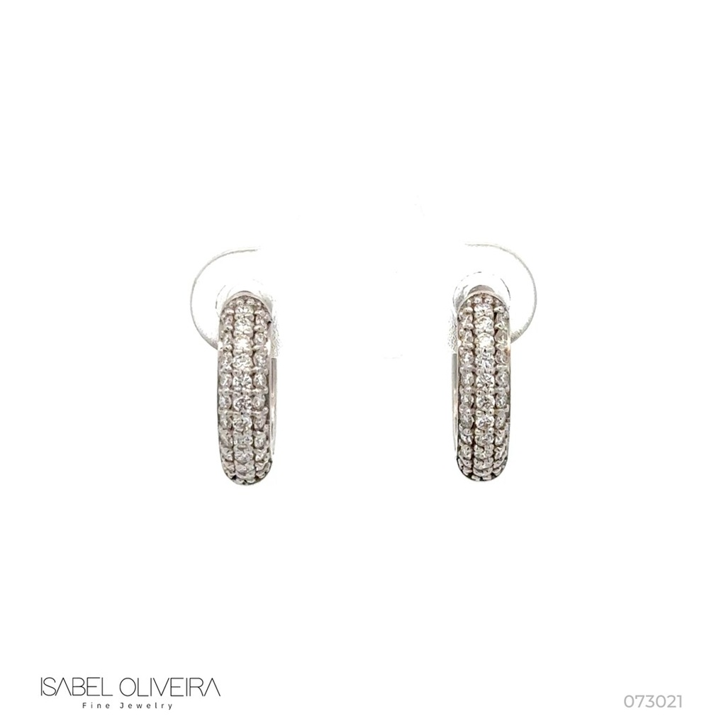 [073021] ARG03BRIBG-Argola 15mm Diâmetro Meia Cana 3 Fileiras Pavê Meia Cravação Externa 58 Brilhantes 0,54ct g VS1 4,06g Ouro Branco 18k - Coleção Argolas Fashion