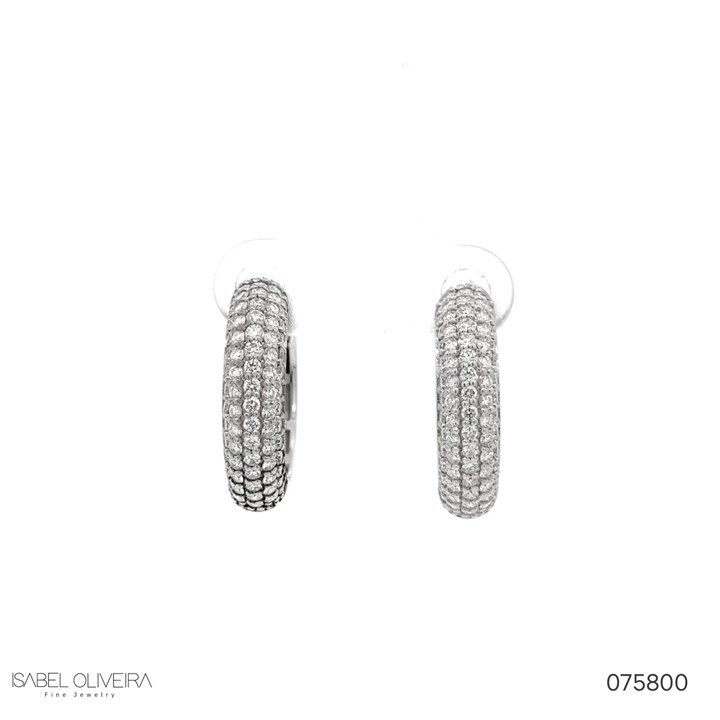 [075800] ARG05BRIBGG-Argola 20mm 5 Fileiras Meia Cravação Externa 148 Brilhantes 1,37ct g VS1 7,50g Ouro Branco 18k - Coleção Argolas Fashion