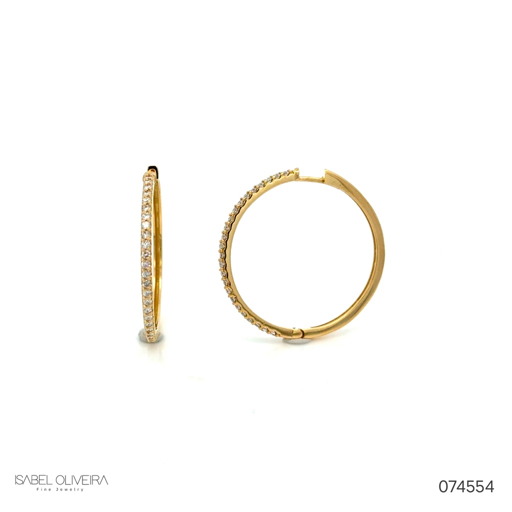 [074554] ARG07BRIAM-Argola Fina 27mm Diâmetro 1 Fileira Meia Cravação Externa 48 Brilhantes 0,43ct H VS2 5,00g Ouro Amarelo 18k - Coleção Argolas Fashion