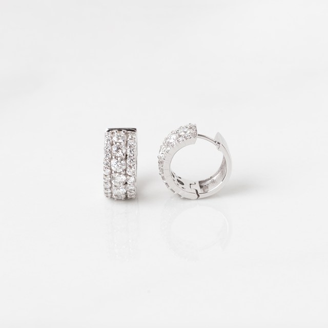 [073029] ARGOLA 15MM 52 BRILHANTES 1,77CT G H VS1 VS2 6,71G OURO BRANCO 18K - COLEÇAO ARGOLAS FASHION