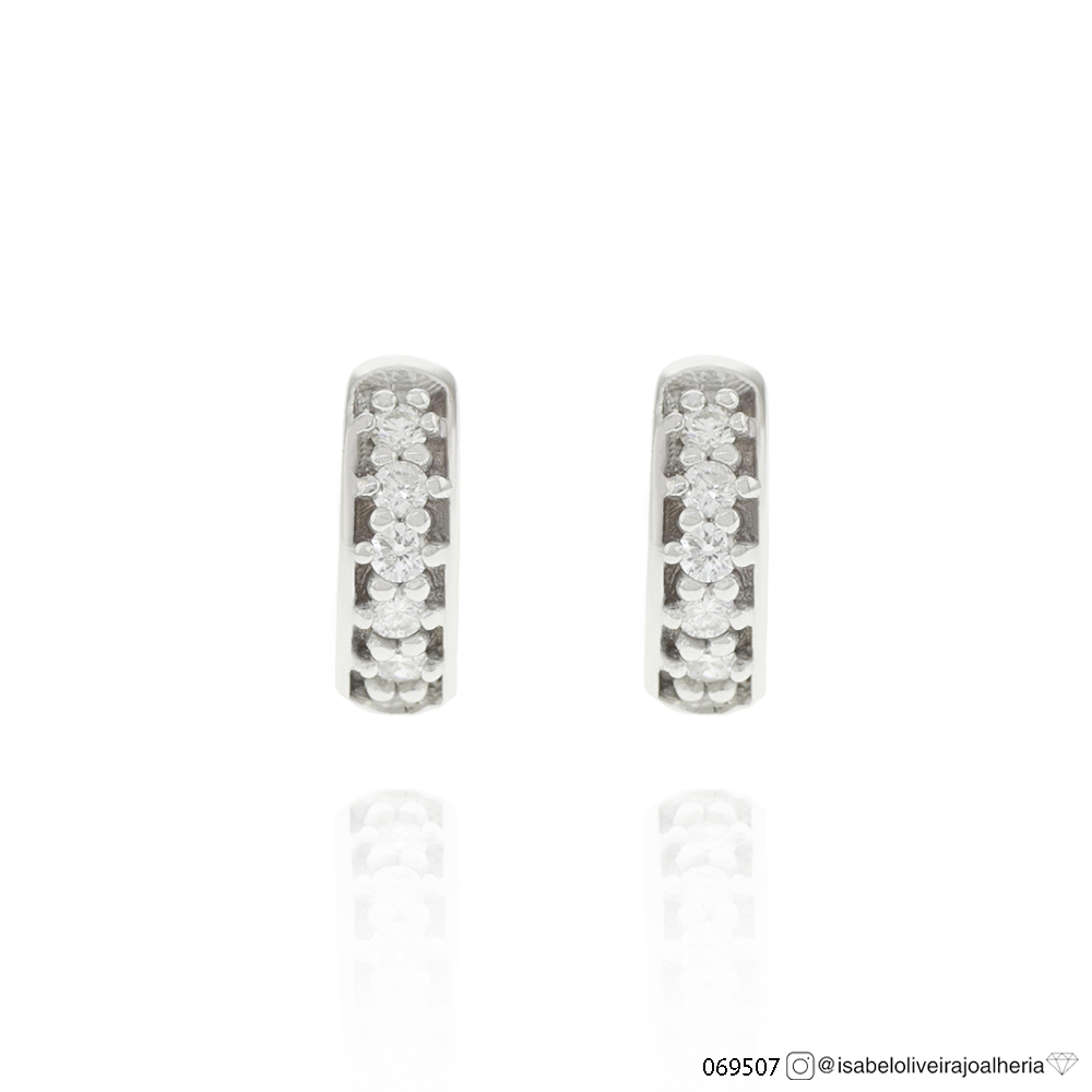 Argola 8,20mm Diâmetro Meia Cana 1 Fileira 14 Brilhantes 0,14ct H SI1 1,30g Ouro Branco 18k - Coleção Argolas Fashion