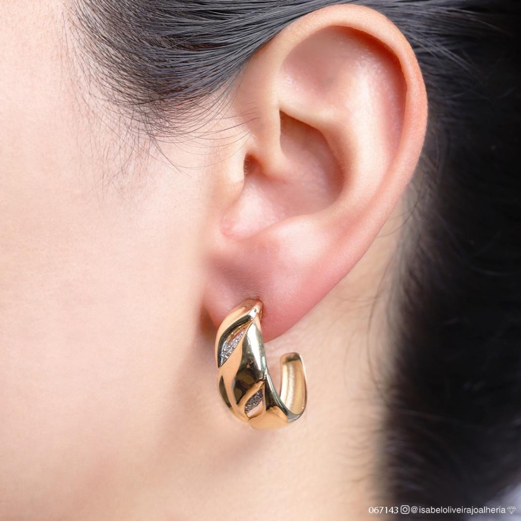 [067143] Argola Aberta Vazada 12 Brilhantes 0,08ct 6,59g Ouro Amarelo 18k - Coleção Laisa