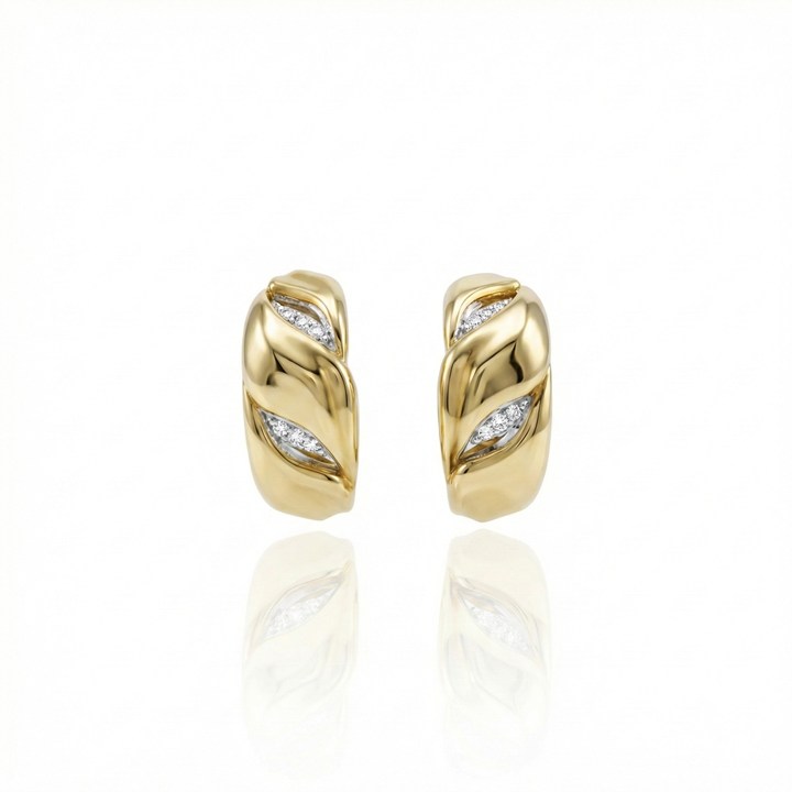 Argola Aberta Vazada 12 Brilhantes 0,08ct 6,59g Ouro Amarelo 18k - Coleção Laisa