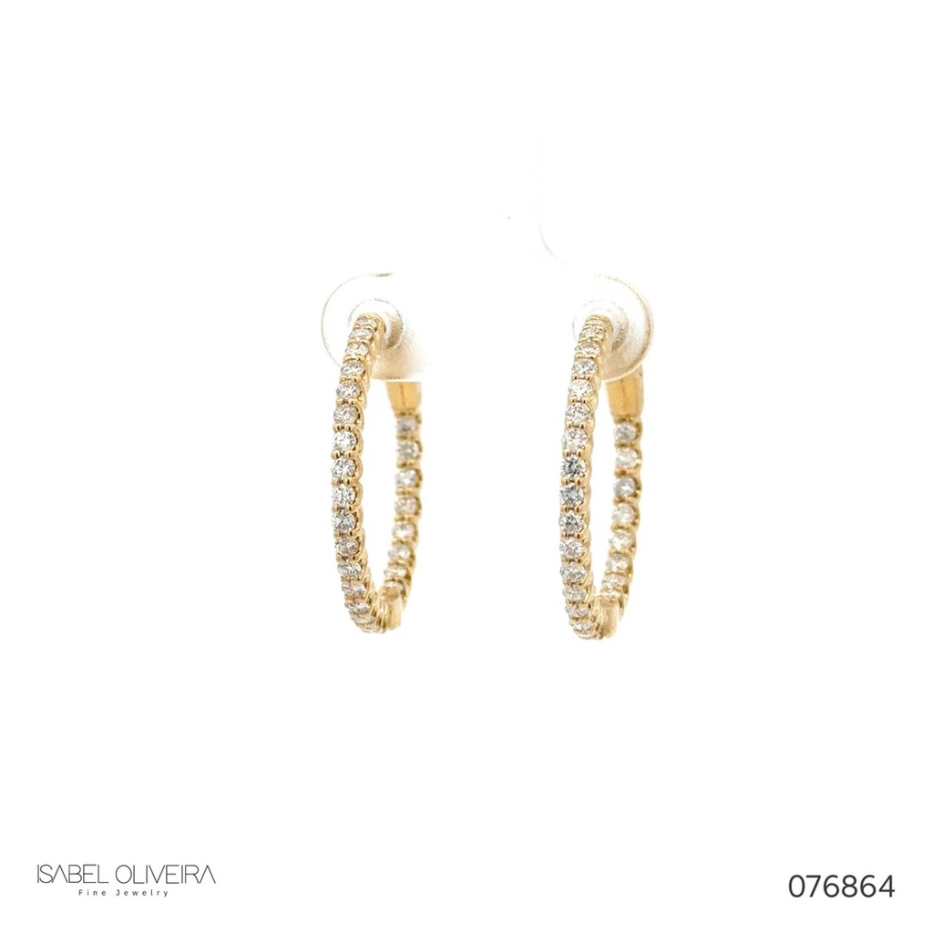 [076864] Argola Cravação Interna e Externa 50 Brilhantes 1,14ct 6,27g Ouro Amarelo 18k - Coleção Argolas Fashion