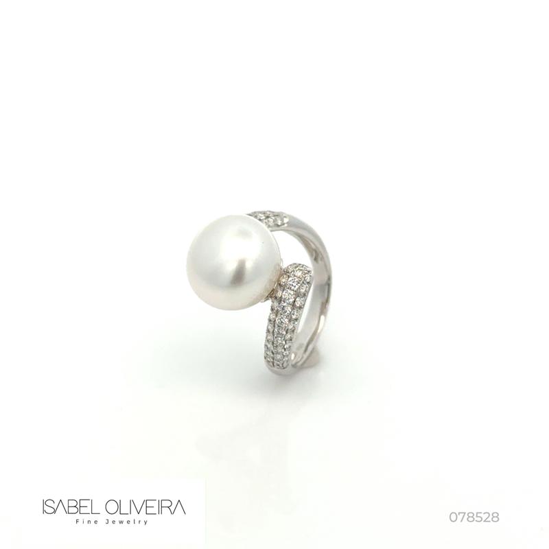 Anel Torcido 1 Perola 80 Brilhantes 0,90CT 6,0G Ouro Branco 18K - Coleçao Over The Moon