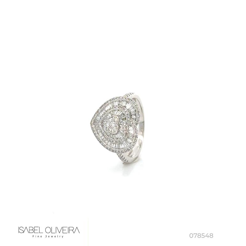 [078548] Anel Coração 62 Diamantes Trapézio 0,34ct 104 Brilhantes 0,35ct 3,30g Ouro Branco 18k - Coleção Laisa
