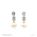Brinco 2 Pérolas 10mm 12 Diamantes Baguetes 0,49ct 24 Brilhantes 0,27ct 5,85g Ouro Branco 18k - Coleção Over The Moon