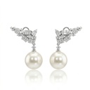 Brinco 2 Pérolas 12mm 30 Diamantes Baguetes 0,38ct 74 Brilhantes 0,62ct 9,26g Ouro Branco 18k - Coleção Over The Moon