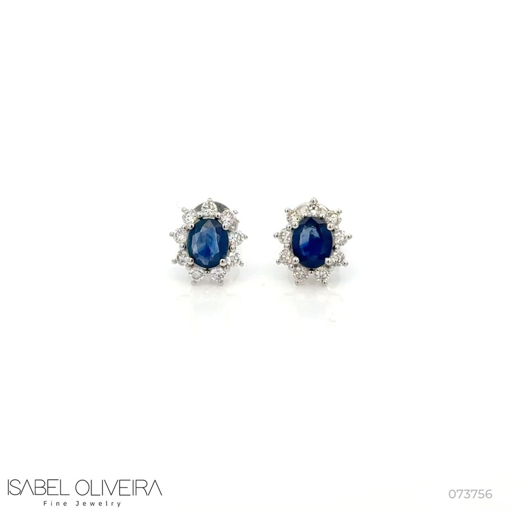 Brinco Clássico 2 Safiras Azul Oval 0,88ct 18 Brilhantes 0,28ct 1,22g Ouro Branco 18k - Coleção Thalassa