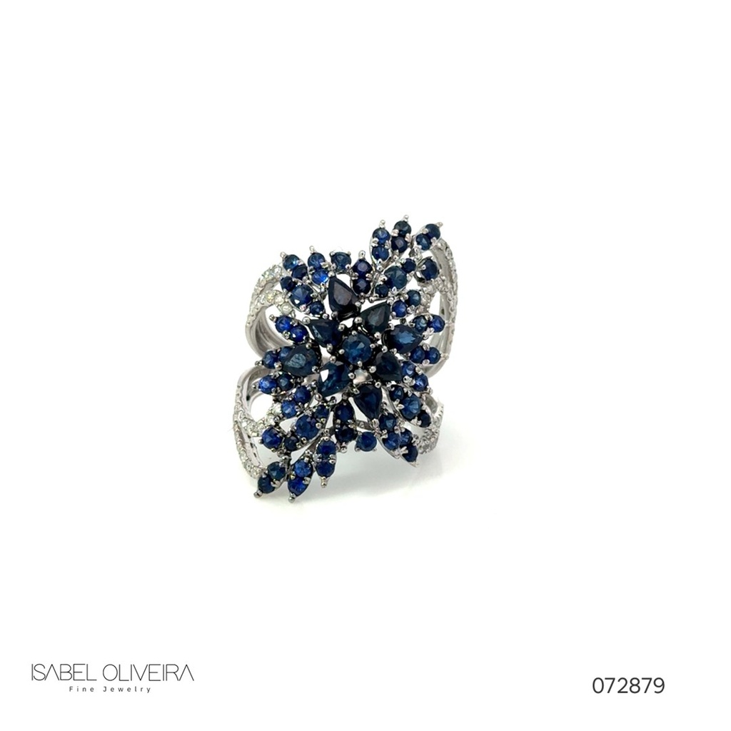 Anel Safiras 65 Safiras 3,16ct 56 Brilhantes 0,50ct 8,37g Ouro Branco 18k