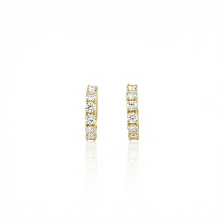 ARG01BRIAG-ARGOLA 13MM DIAMETRO 1 FILEIRA COM MEIA CRAVAÇAO 12 BRILHANTES 0,64CT H VS2 2,39G OURO AMARELO 18K - COLEÇAO ARGOLAS FASHION