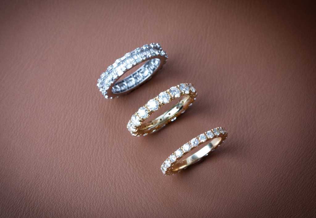 5-ALIANÇA INTEIRA 25 BRILHANTES 1,38CT H/I VS1 3,10G OURO AMARELO 18K - COLEÇAO SOULMATES