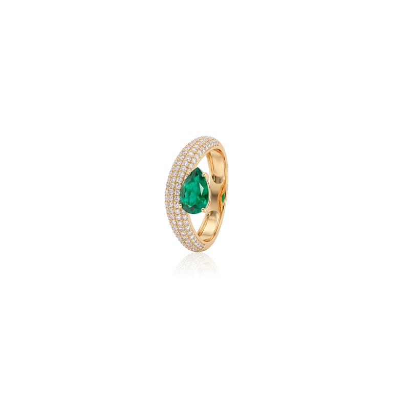 Anel Bombê com Esmeralda Colombiana Gota 0,99ct 109 Brilhantes 0,58ct J SI1 4,11g Ouro Amarelo 18k - Coleção Colômbia Emerald