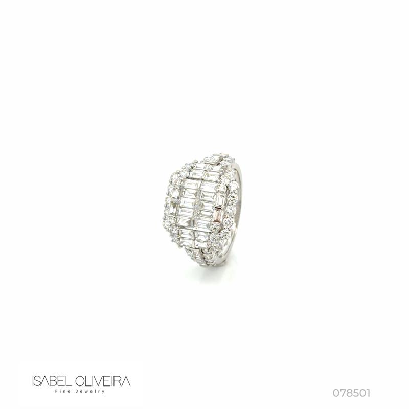 Anel 12 Diamantes Baguetes 0,46CT 14 Trapezios 0,70CT 38 Brilhantes 0,87CT 4,34G Ouro Branco 18K - Coleçao Onassis